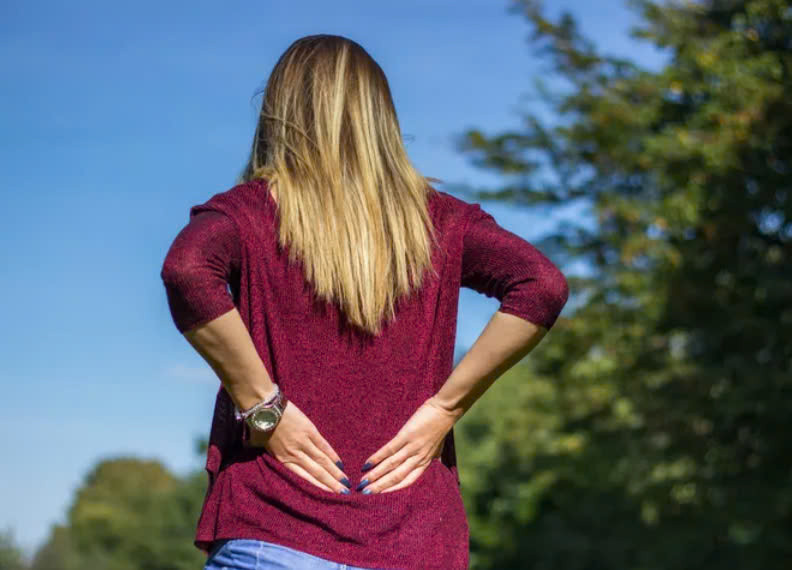  Giảm đau lưng: So với đi bộ bình thường, đi bộ nhanh có thể phân tán tải trọng khắp cơ thể, nhờ đó giải phóng các mô của cột sống, duy trì cân nặng hợp lý và giảm áp lực cho lưng. Ảnh minh họa