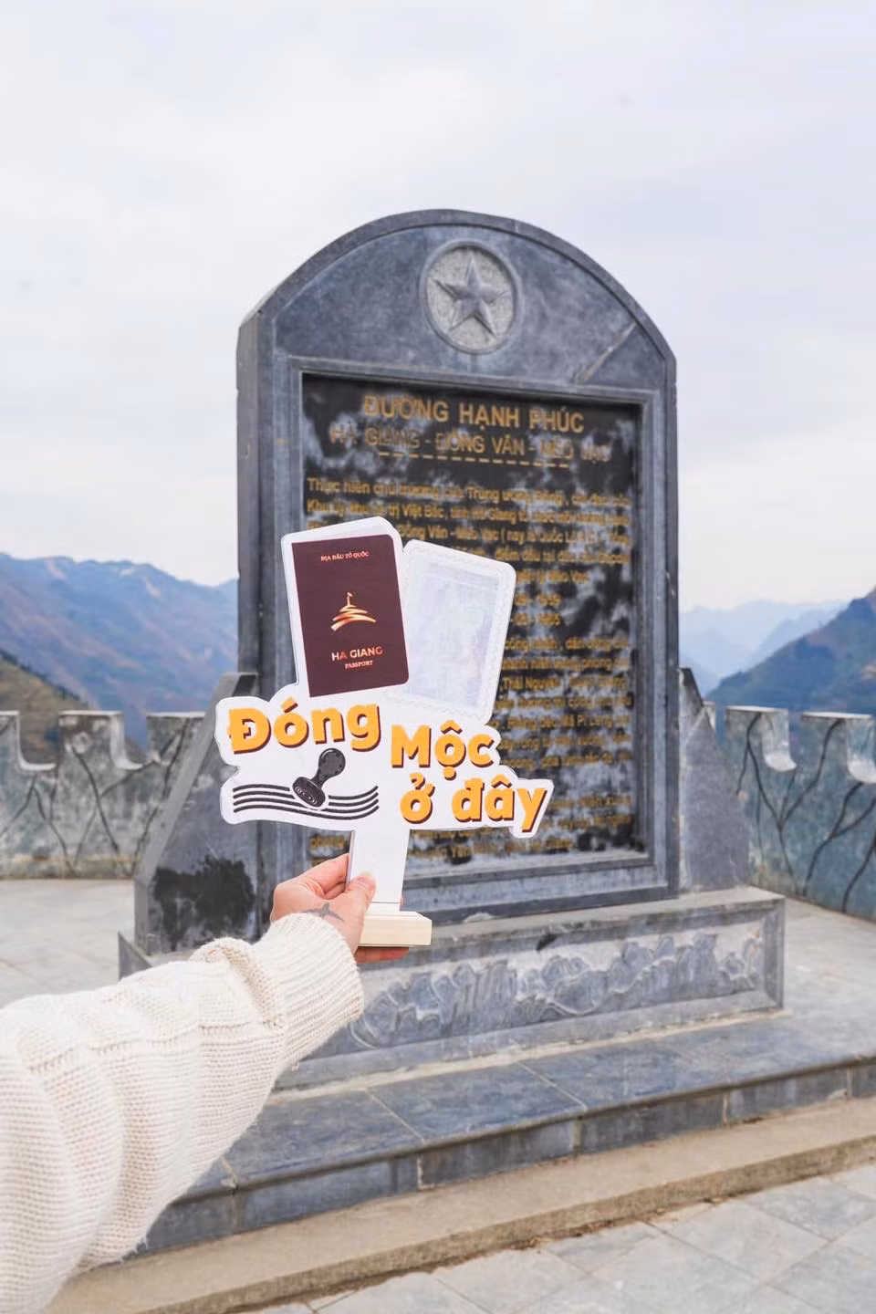 Hiện nay, tỉnh Hà Giang có 40 làng văn hóa du lịch cộng đồng, tiêu biểu như: Nặm Đăm (Quản Bạ), Pả Vi (Mèo vạc), thôn Tha (thành phố Hà Giang), Lô Lô Chải (Đồng Văn)... Thời gian qua tỉnh Hà Giang đã tiến hành thử nghiệm và tiến tới tổ chức thường xuyên các sản phẩm du lịch tâm linh, các loại hình du lịch thể thao, mạo hiểm như đua ô tô, mô tô địa hình, dù lượn, chèo thuyền kayak, đi bộ thám hiểm hẻm vực Tu Sản... Ảnh Internet