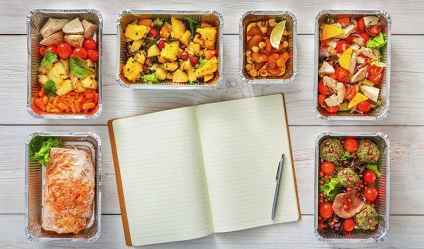  Chia nhỏ bữa ăn: Nên chia nhỏ thực đơn thành 5 – 6 bữa mỗi ngày, mỗi bữa cách nhau 2 – 3 tiếng sẽ giúp giảm cân hiệu quả. Khoa học đã chứng minh việc chia nhỏ bữa ăn sẽ giúp cải thiện quá trình trao đổi chất tự nhiên của cơ thể, đốt cháy nhiều chất béo. Ảnh minh họa