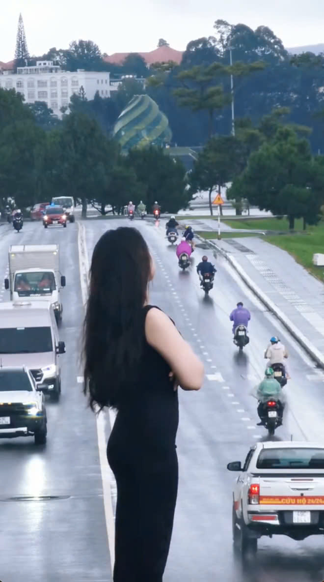 Dốc Sương Nguyệt Ánh được phát hiện có góc chụp tạo hiệu ứng đẹp mắt tương tự đường Thương Nhĩ Đại Đạo. Ảnh Haocadidau