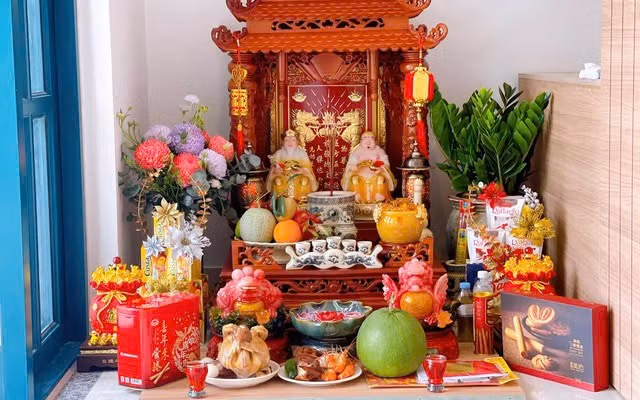 Trong phong thủy, việc bày biện loại quả tốt lành trên bàn thờ Thần Tài vào ngày vía Thần Tài rất quan trọng để cầu mong tài lộc, may mắn. Ảnh minh họa