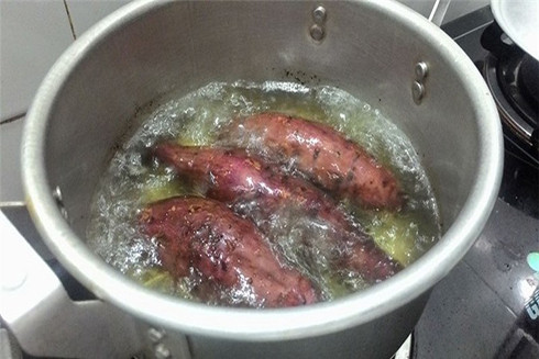 Với phụ nữ, "nhất dáng, nhì da" là tiêu chí hàng đầu. Khoai lang có thể đáp ứng được cả 2 tiêu chí này. Ảnh minh họa