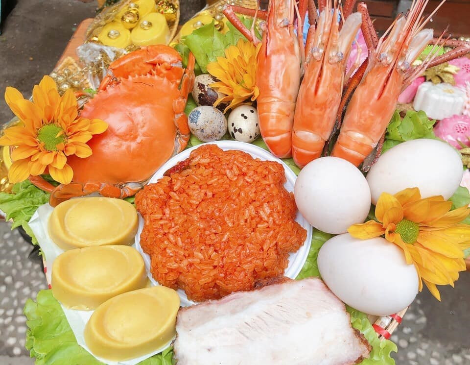 Bộ tam sên cúng chuẩn nhất gồm có: Một miếng thịt ba chỉ luộc, đại diện cho loài sinh vật sống trên mặt đất (Thổ) và thai sinh (sinh ra từ bào thai). Ảnh Internet