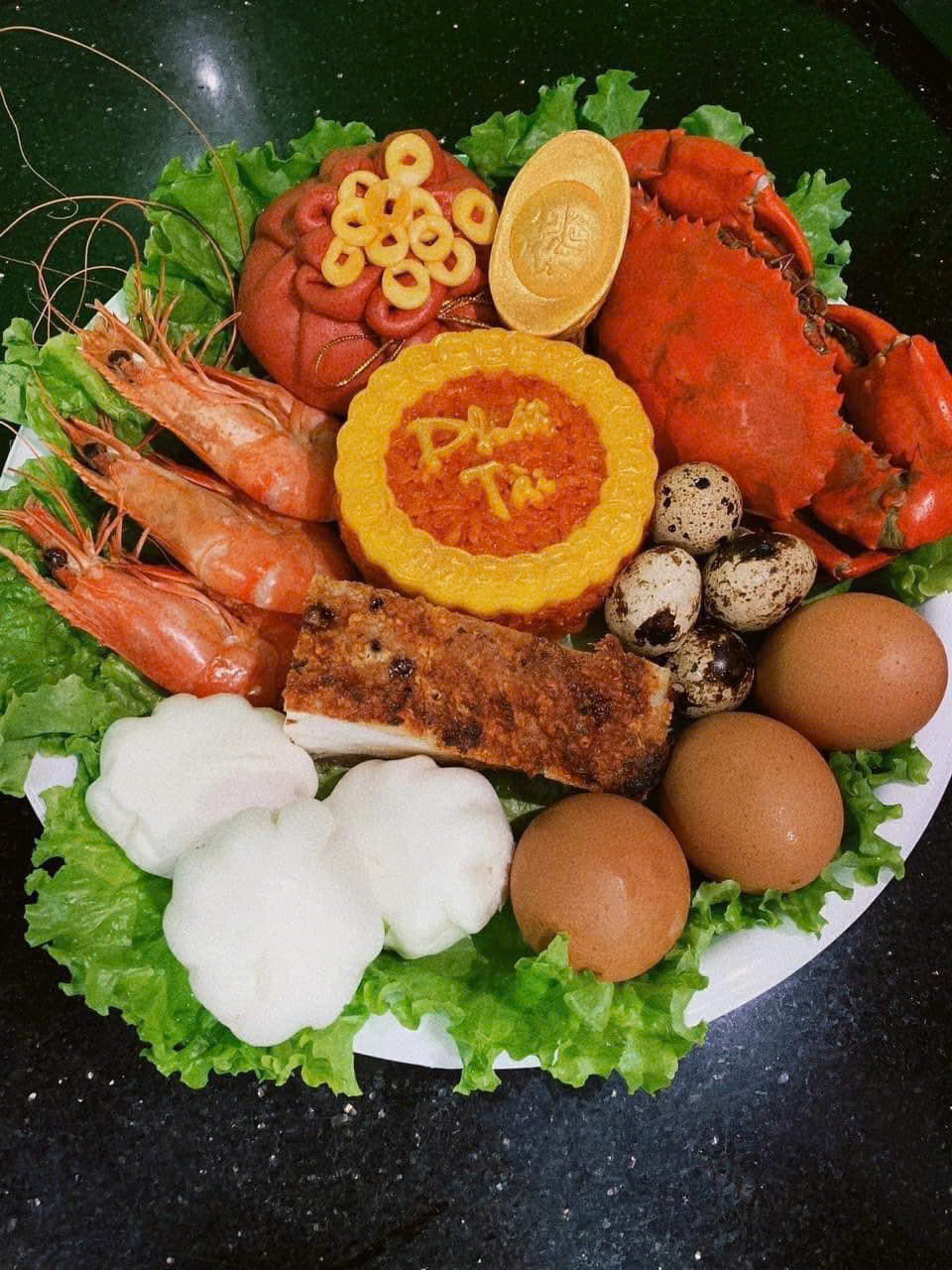Ý nghĩa bộ tam sên là thể hiện sự thành kính và tạ lễ của gia chủ đối với các thần linh, cầu mong sự bình an, sức khỏe và tài lộc cho gia đình. Ảnh Internet