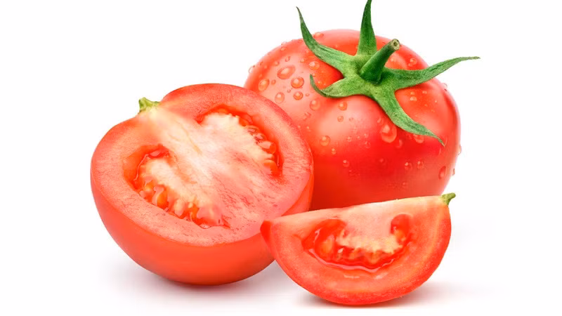  Cà chua: Loại thực phẩm này chứa rất nhiều biotin và lycopene cùng với vitamin A và C. Do đó, chúng có tác dụng tăng cường quá trình sản xuất keratin giúp móng tay phát triển mạnh mẽ và sáng khỏe. Ảnh minh họa