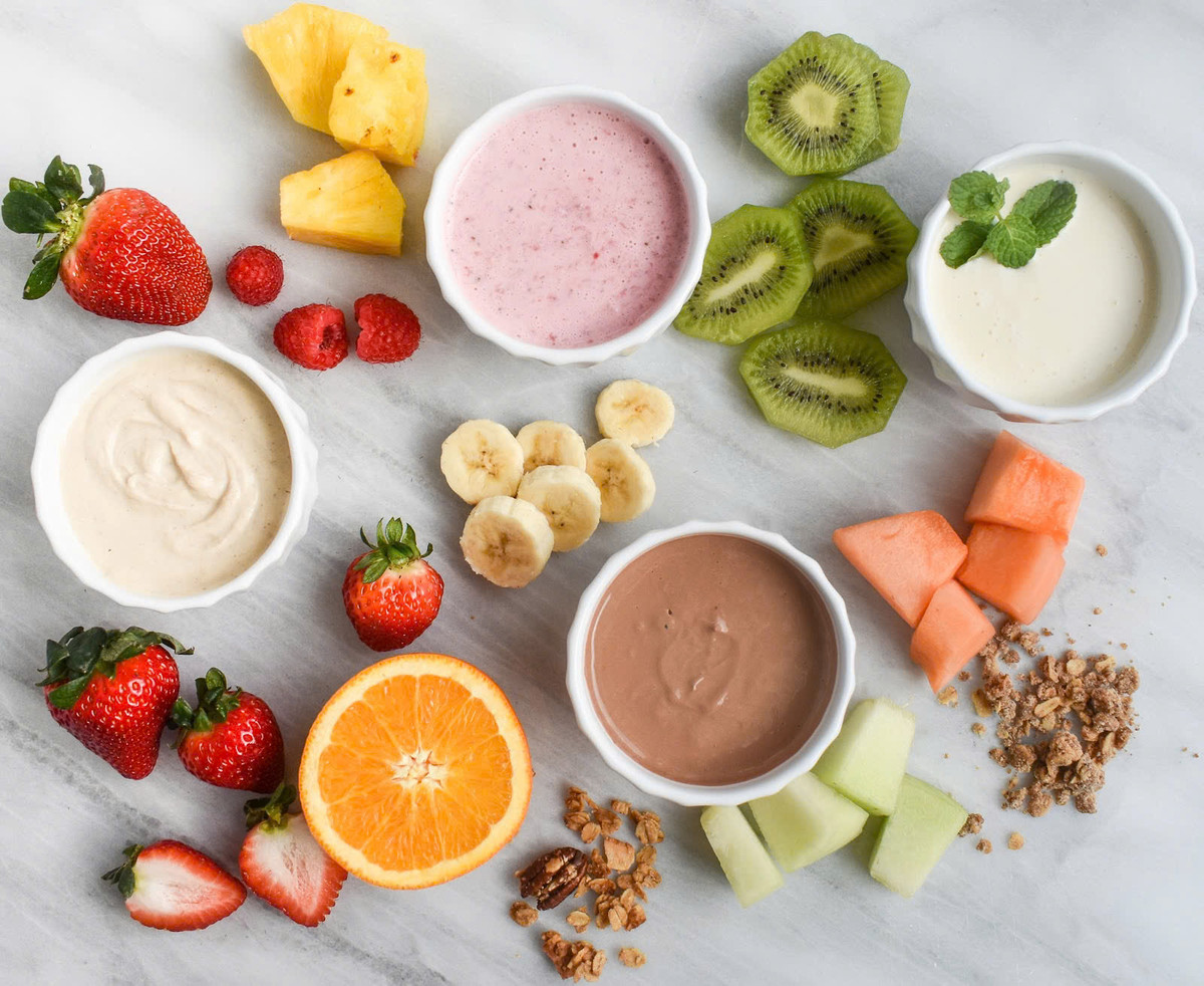 Việc kết hợp protein và chất xơ trong bữa sáng còn giúp duy trì đường huyết ổn định, ngăn ngừa tình trạng tăng đột biến đường huyết và giảm nguy cơ mắc bệnh tiểu đường type 2. Ngoài ra, chất xơ đóng vai trò quan trọng trong việc hỗ trợ chức năng tiêu hóa, ngăn ngừa táo bón và tăng cường sức khỏe đường ruột.