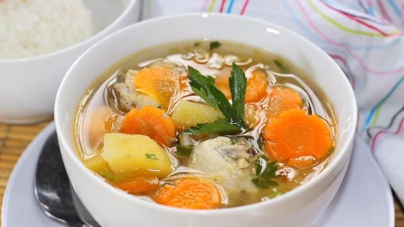 Theo chuyên gia dinh dưỡng, với người bệnh cúm mùa, việc ăn uống lành mạnh, đảm bảo dinh dưỡng là phương pháp rất tốt để hỗ trợ nâng cao đề kháng, phòng ngừa biến chứng và sớm hồi phục sức khỏe. Ảnh minh họa