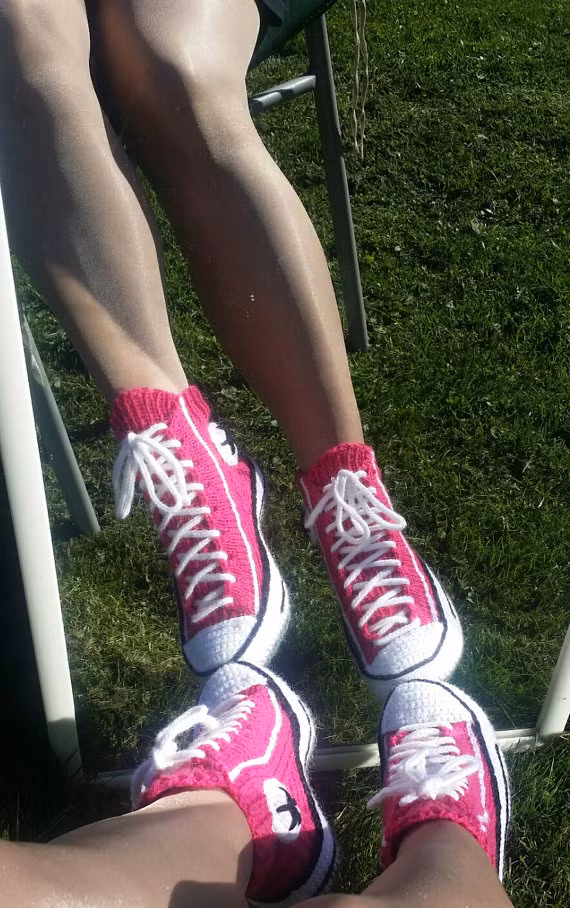 Cách phối len giữa các phần rất chặt chẽ tạo nên đôi giày vừa vặn cho bàn chân.