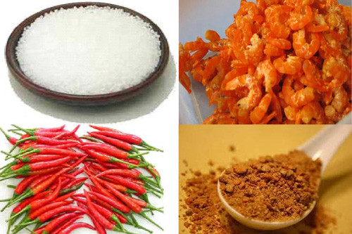 Muối tôm đậm chất Tây Ninh có vị ngọt của đường đan xen với vị ngọt của tôm, vị mặn của muối rang, mùi thơm của tỏi và sắc cam đỏ hấp dẫn từ ớt hoặc cà rốt. Ảnh: Toinayangi.