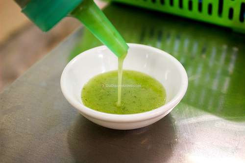 Muối ớt xanh Nha Trang nổi tiếng góp phần tạo nên nét đặc trưng cho món hải sản nơi đây. Ảnh: Dacsannhatrang.