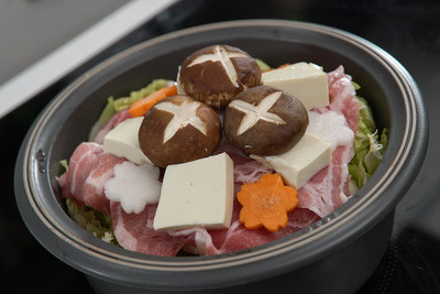 Canh đậu phụ thập cẩm nấu với thịt lợn cũng rất được người Nhật yêu thích.