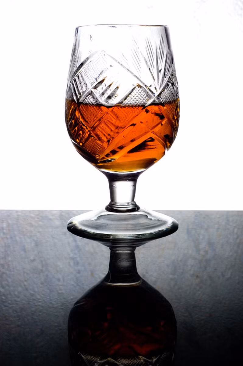 Cựu Tổng thống đời thứ 33 của Mỹ Harry S. Truman thích uống vang đỏ bourbon mỗi buổi sáng.