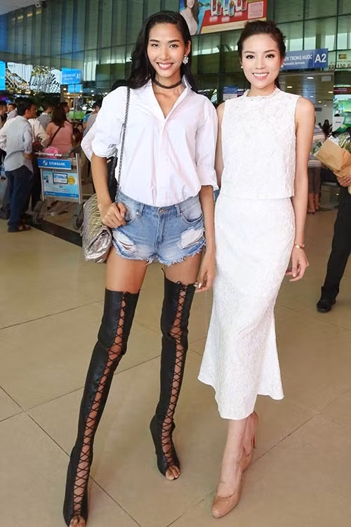 Hoàng Thùy gây ấn tượng với đôi boot dài quá gối đan dây. Ảnh: Giayhieuviet.