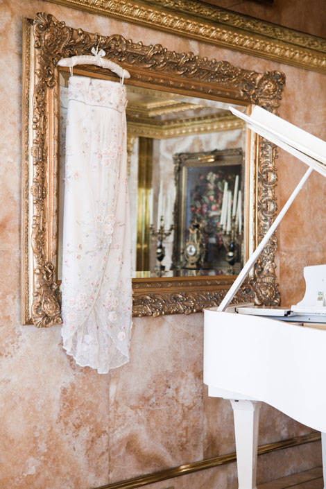 Thiết kế được chính tay Christian Dior làm ra từ những năm 50 cũng có mặt trong tủ quần áo của bà Trump, chiếc đầm này trị giá lên đến hơn 1,2 tỷ đồng.