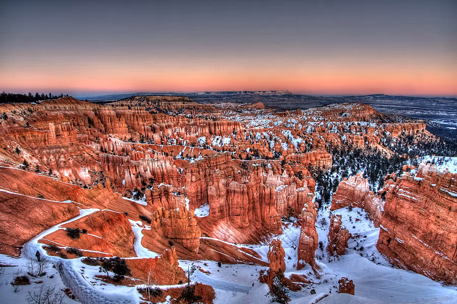 Công viên quốc gia Bryce Canyon ở Utah: Công viên quốc gia Bryce Canyon là nơi lý tưởng ngắm tuyết trắng vào mùa đông.