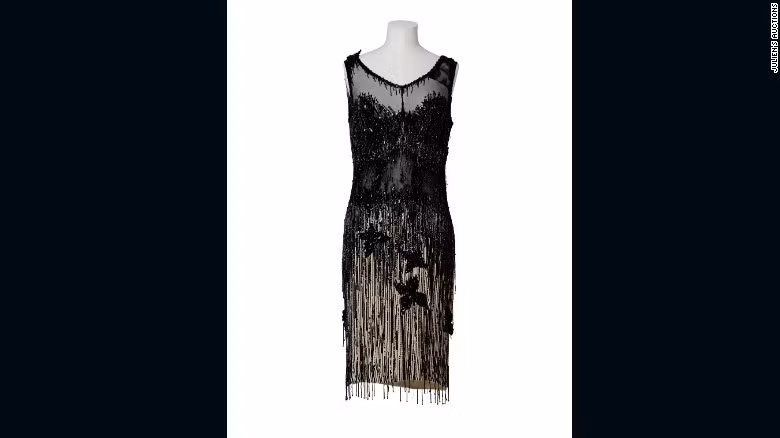 Chiếc váy đính cườm của cô cũng được bán đấu giá và dự kiến sẽ rất được chú ý. Nguồn ảnh: CNN.