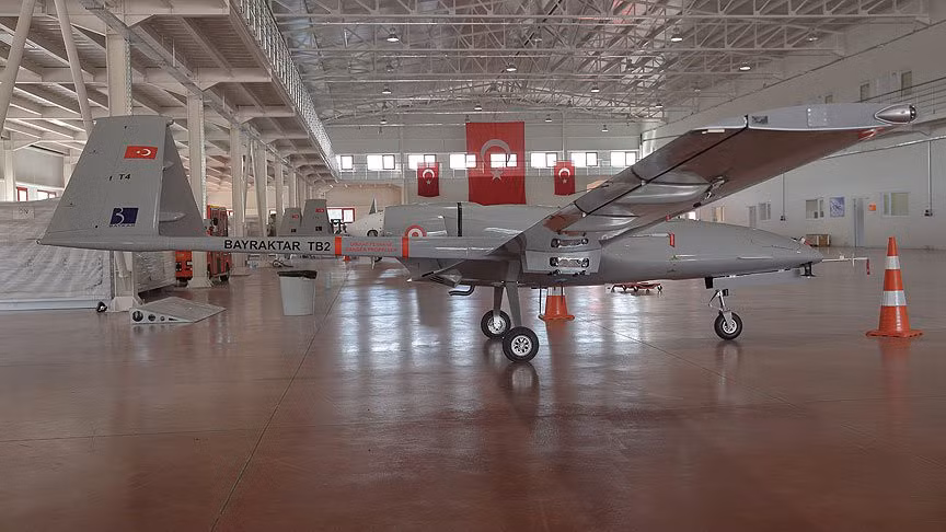 Quyết định trên được đưa ra sau khi chiếc UAV này chứng tỏ ưu thế đáng kể trong cuộc xung đột Karabakh, thực hiện thành công nhiều nhiệm vụ được giao và cho thấy gần như hoàn toàn bất khả xâm phạm ngay cả trước những hệ thống phòng không hiện đại nhất.