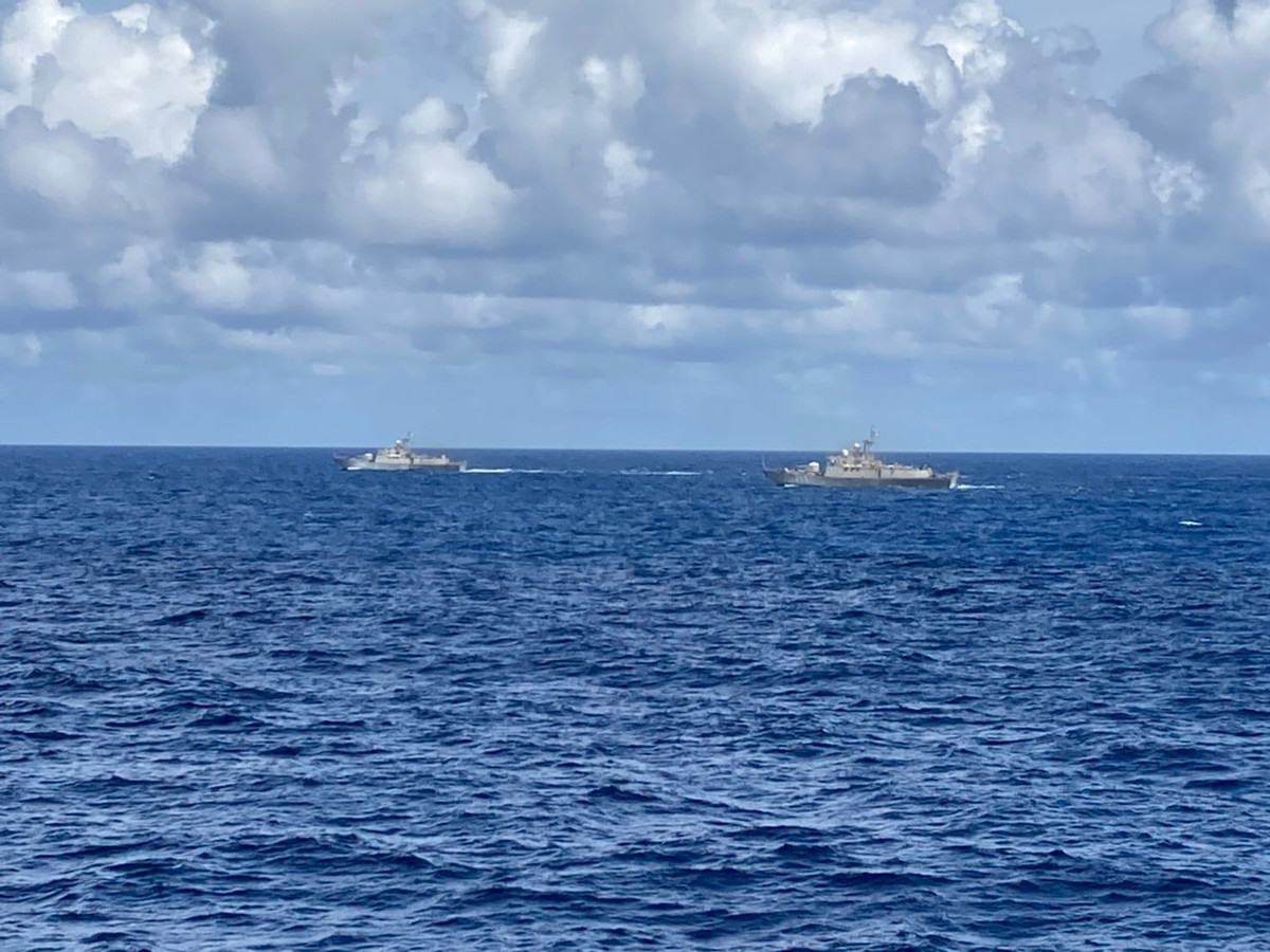 Hải quân Hoàng gia Thái Lan sử dụng 2 tàu này thực hiện các nhiệm vụ tuần tra, kiểm soát biên giới và bảo vệ nghề cá thường kỳ trong vùng đặc quyền kinh tế của Thái Lan và cũng được triển khai để thực hiện các hoạt động cứu trợ thiên tai và bảo vệ tài nguyên thiên nhiên ở vịnh Thái Lan. Ảnh: Tàu chiến Việt Nam và Thái Lan hành tiến khi tuần tra chung.