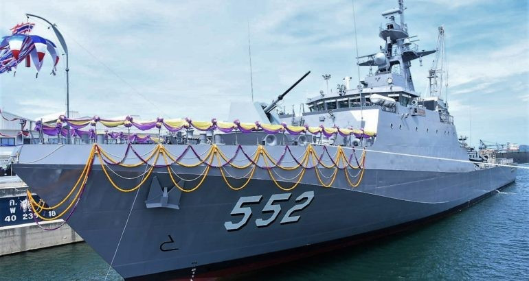Lực lượng tàu chiến tham gia lần tuần tra chung thường niên thứ 42 này của ta gồm biên đội tàu pháo Svetlyak số hiệu 264, 265 thuộc Vùng 5 Hải quân Nhân dân Việt Nam và biên đội tàu nước bạn gồm tàu tuần tra số 552 và khinh hạm số 533. Tàu HTMS Prachuap Khiri Khan số 552 là tàu tuần tra xa bờ thứ hai thuộc lớp Krabi do công ty đóng tàu hải quân Thái Lan tự đóng dựa theo bản quyền và thiết kế lớp tàu River của tập đoàn BAE Systems . Ảnh: Tàu 552 khi hạ thủy.