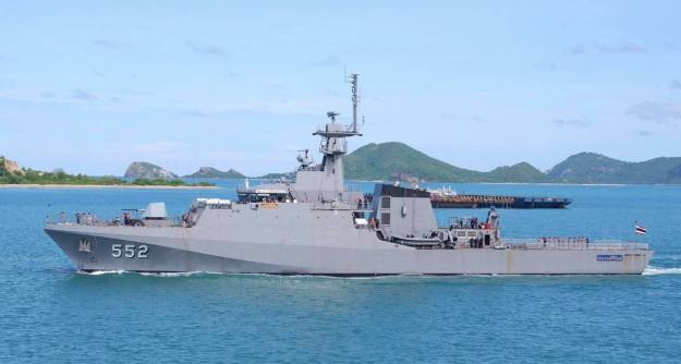 Tàu trang bị 2 động cơ diesel MAN 16V28/33D với công suất 14.700, cho tốc độ tối đa 25 hải lý/, tầm hoạt động 5.500 hải lý, thời gian làm việc liên tục trên biển là 35 ngày. Ảnh: Tàu 552 hoạt động trên biển.