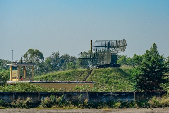Ra đa phục vụ huấn luyện bay.