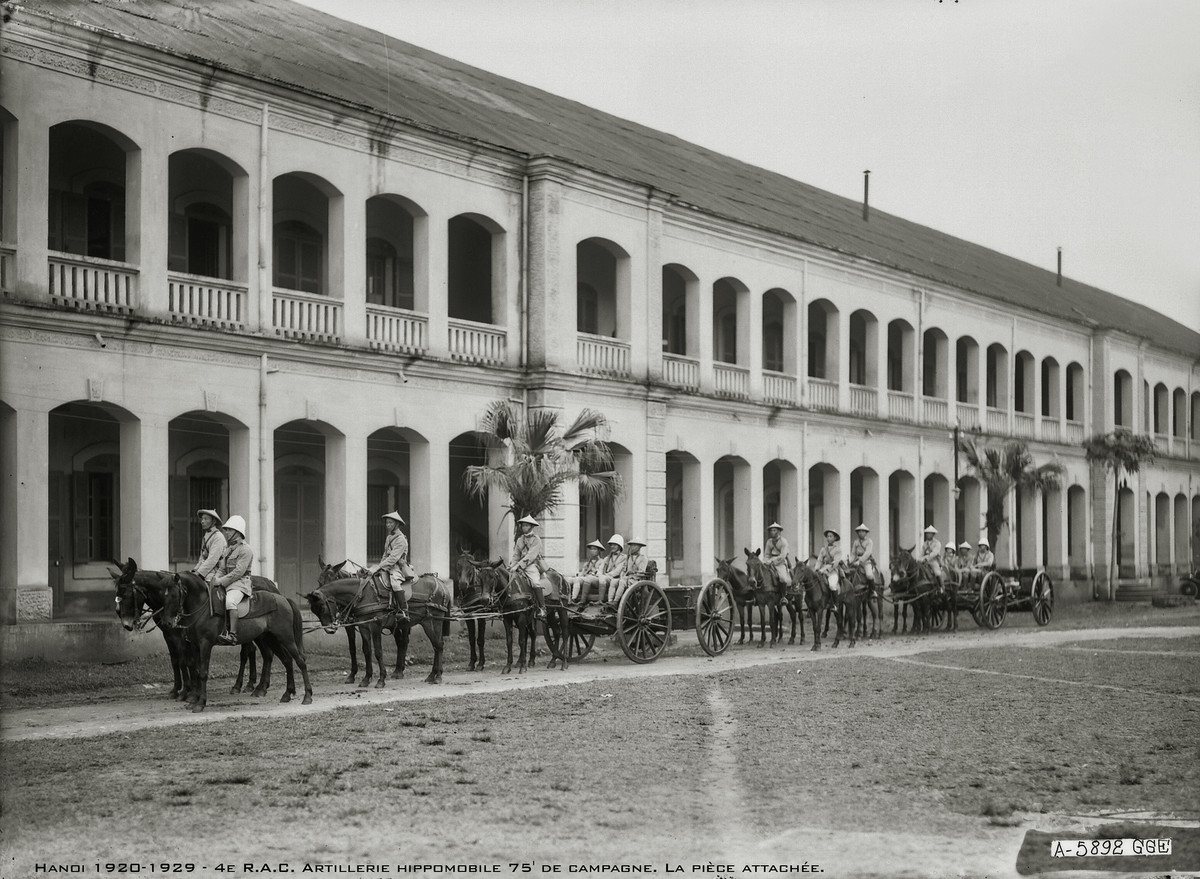 Một đơn vị cơ động trang bị ngựa và xe kéo.
