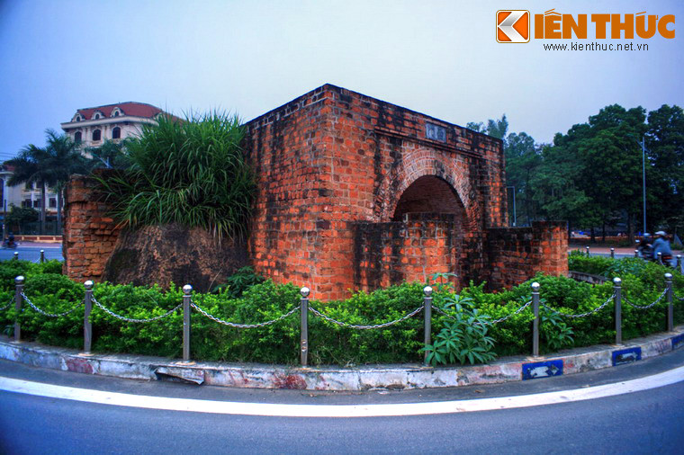 Do những biến động lịch sử mà hiện nay thành chỉ còn lại một số công trình khi xưa, gồm hai cổng thành phía Tây và phía Nam và một đoạn tường thành dài chưa đến 100m.