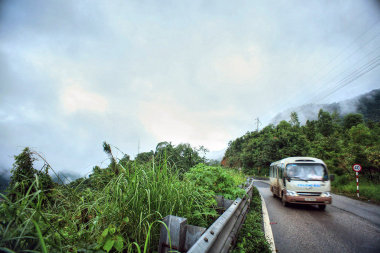 Đến năm 1973, đèo Bảo Lộc được xây dựng dựa trên tuyến đường núi cũ. Đèo dài 10 km, có khoảng 108 khúc cua hiểm trở, trải dài từ độ cao 350 mét (chân đèo) cho đến độ cao 980 mét (đỉnh đèo).