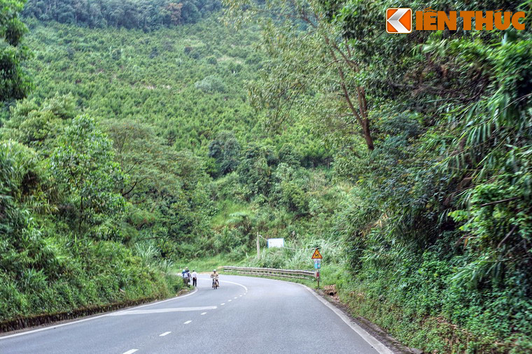 Lịch sử đèo Bảo Lộc gắn liền với con đường dẫn đến khu nghỉ dưỡng Đông Dương ở Đà Lạt vào đầu thế kỷ 20. Con đường này ban đầu rộng 4m trải đá được khởi công vào tháng 11/1926 và hoàn thành ngày 31/5/1927.