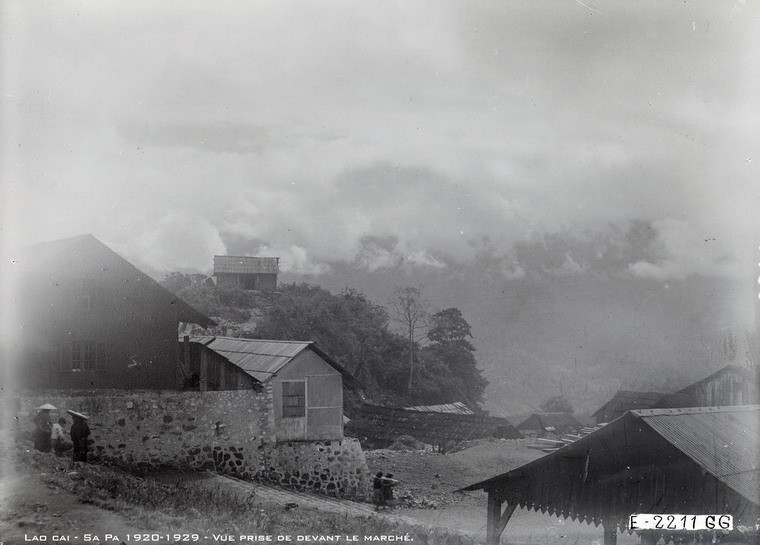 Khung cảnh phía trước chợ Sa Pa.