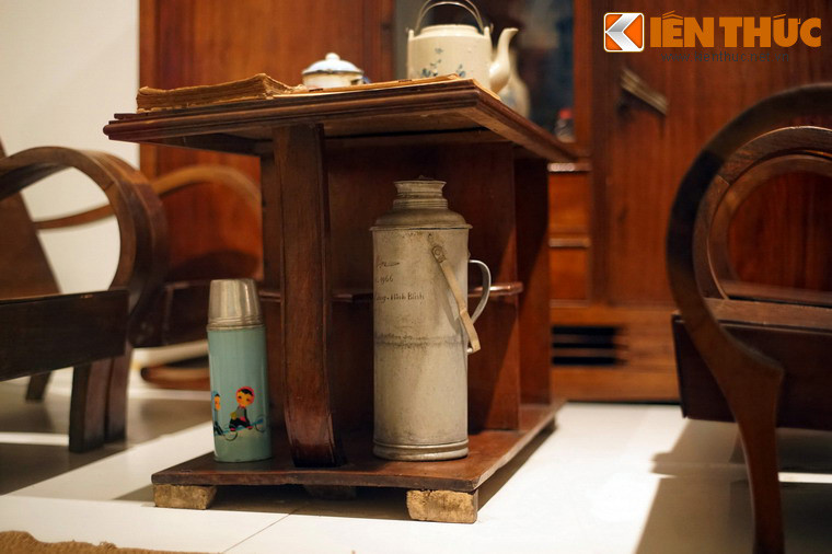 Phích nước Rạng Đông là một tài sản rất quan trọng. Vào thời bao cấp, các vật dụng thiết yếu của gia đình như chậu, xoong nồi, bát đĩa, phích... được phân phối qua các đơn vị, cơ quan, hợp tác xã, rất khó để mua trên thị trường.