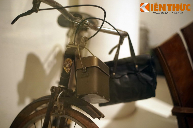 Chiếc cặp lồng dùng để mang cơm đến cơ quan ăn trưa, là vật bất khả ly thân của những người làm công ăn lương.