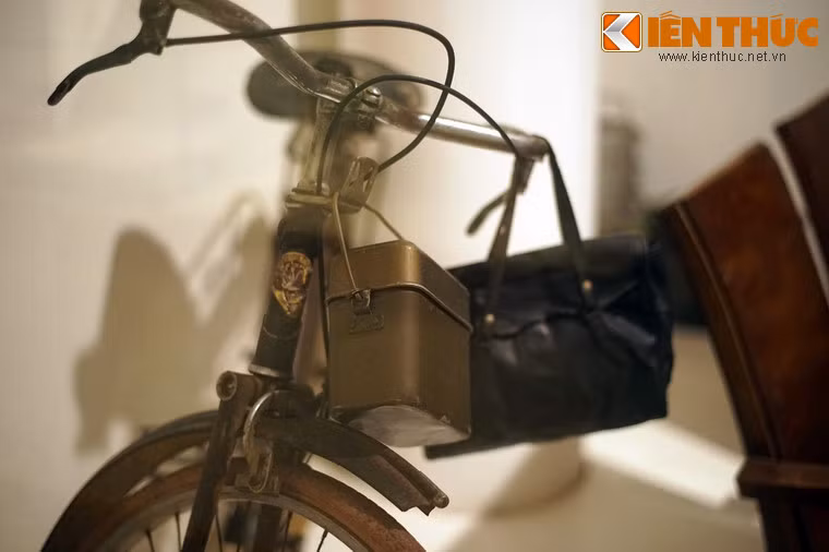 Chiếc cặp lồng dùng để mang cơm đến cơ quan ăn trưa, là vật bất khả ly thân của những người làm công ăn lương.