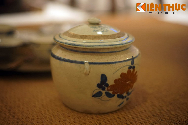 Chiếc liễn dùng để đựng dưa, cà muối... món ăn không thể thiếu của mọi gia đình ở Hà Nội thập niên 1980 trở về trước.