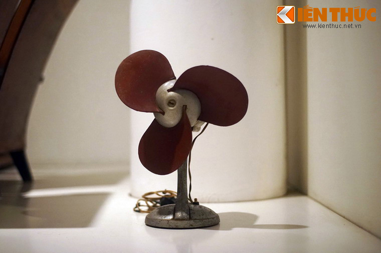 Quạt "tai voi" được đem về từ Liên Xô, chỉ những gia đình "khá giả" có người học tập, công tác ở các nước Đông Âu mới có cơ hội sở hữu.