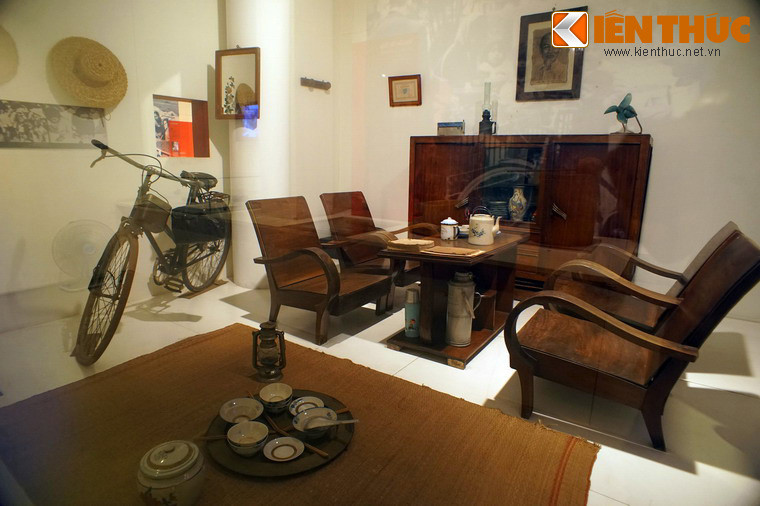 Tại Bảo tàng Phụ nữ Việt Nam, không gian sống của một gia đình Hà Nội thời bao cấp đã được tái hiện sinh động qua một gian trưng bày đặc sắc, quy tụ nhiều kỷ vật gắn với "một thời để nhớ".