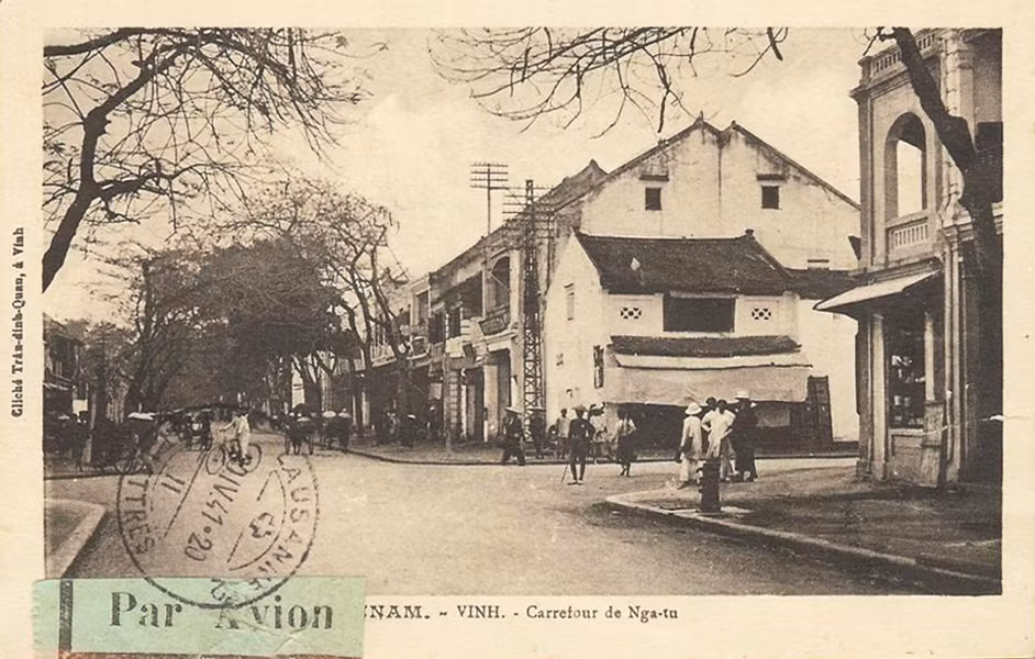 Một ngã tư ở trung tâm thị xã Vinh.