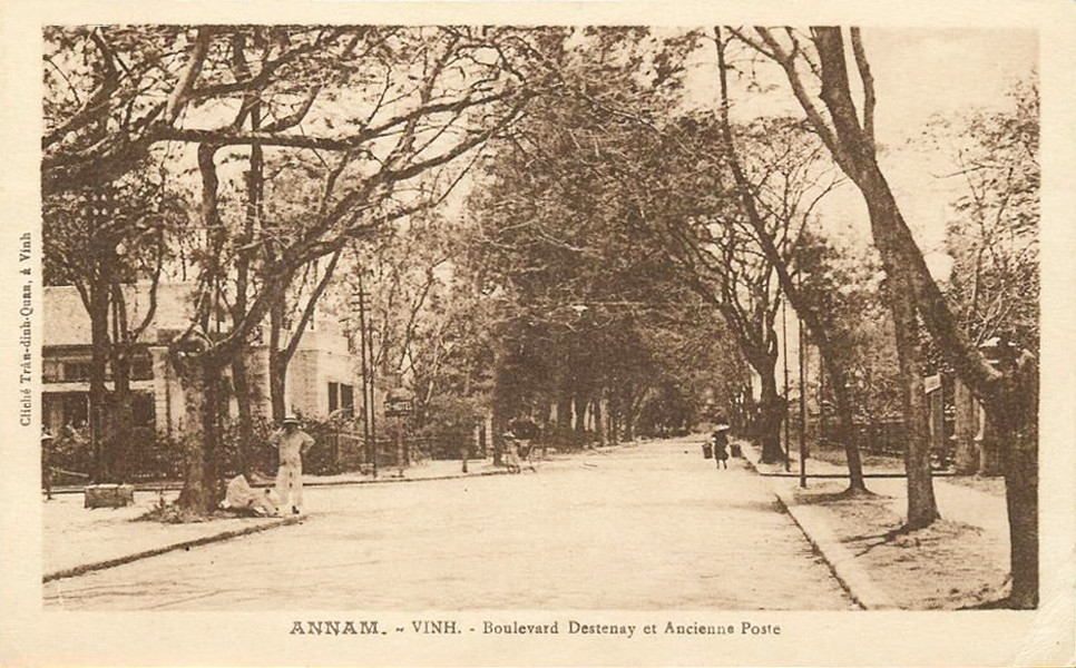 Khu nhà bưu điện cũ ở đại lộ Destenay, hiện giờ là đường Trần Phú.
