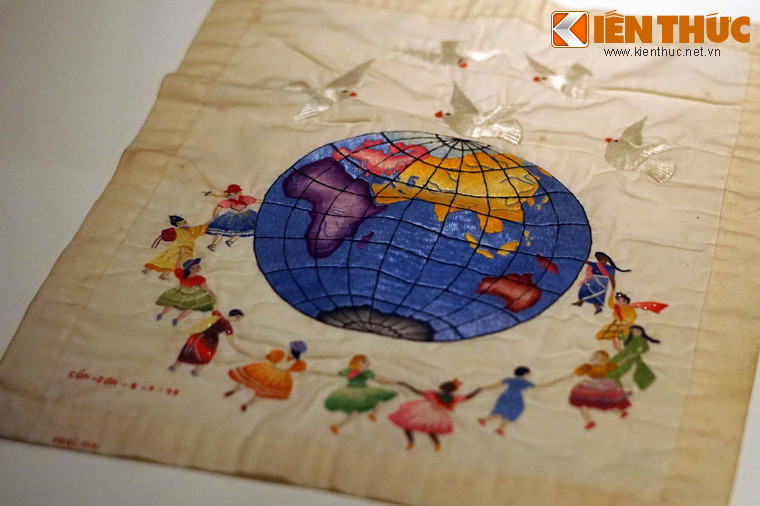 Bức thêu "Ước vọng hòa bình", thêu trong thời gian ở tù của bà Nguyễn Thị Hiền, Côn Đảo 1973.