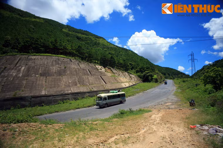 Nắm giữ trên 2.500 lính cùng pháo binh và tiểu đoàn thiện chiến Bataillon de Corée, các tướng lĩnh Pháp nghĩ rằng Việt Minh sẽ để yên cho quân Pháp di chuyển do tâm lý mong chờ một hiệp ước đình chiến và cũng do không đủ lực lượng để đánh.