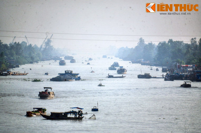 Với địa hình đặc biệt của mình, thị xã Ngã Bảy là một đô thị mang đậm bản sắc văn hóa sông nước của khu vực đồng bằng sông Cửu Long.