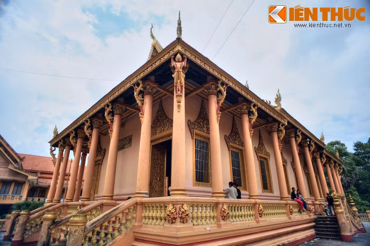 Với những giá trị to lớn về lịch sử và kiến trúc, chùa Kh’Leang đã được công nhận là Di tích lịch sử - văn hóa cấp quốc gia của Việt Nam. Đây là một điểm tham quan hấp dẫn không chỉ của tỉnh Sóc Trăng mà còn của cả khu vực Nam Bộ.