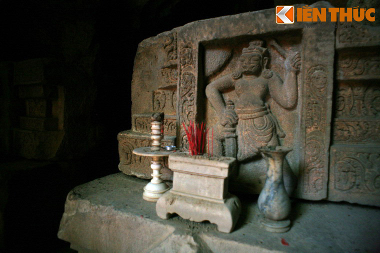 Đặc biệt, Hang Chiêm Thành là nơi thờ các vị thầm Chăm Pa với những bức tượng điêu khắc đặc sắc của văn hóa Chăm.