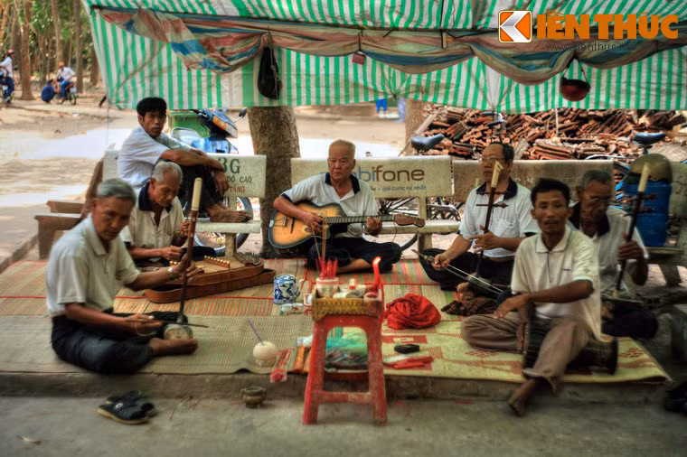 Ngoài những nét độc đáo trên, chùa Dơi còn là một địa điểm lý tưởng để khám hóa văn hóa của người Khmer Nam Bộ. Đến thăm chùa, du khách sẽ có dịp thưởng thức màn trình tấu tuyệt vời của dàn nhạc ngũ âm, loại hình âm nhạc truyền thống Khmer.