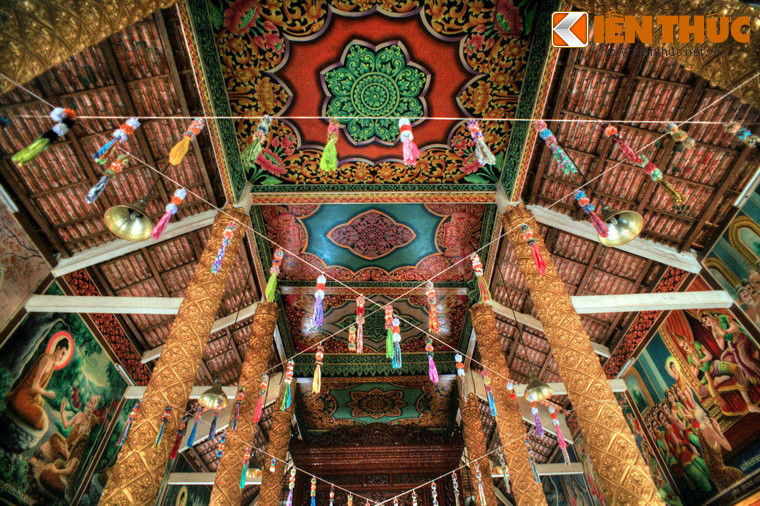 Khắp trên các bức tường là những bức tranh miêu tả cuộc đời Đức Phật, từ lúc ra đời cho tới khi được khai minh rồi nhập Niết bàn.