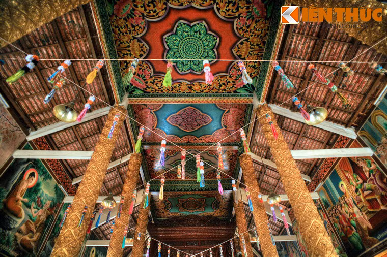 Khắp trên các bức tường là những bức tranh miêu tả cuộc đời Đức Phật, từ lúc ra đời cho tới khi được khai minh rồi nhập Niết bàn.