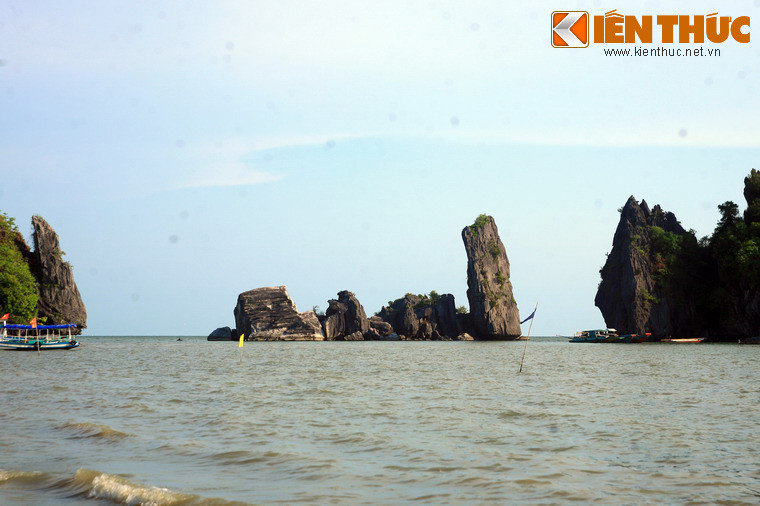 Có quá trình hình thành hàng triệu năm với hình thù kỳ ảo, núi Hòn Chông là địa điểm khám phá lý tưởng đối với những người yêu thích thiên nhiên.