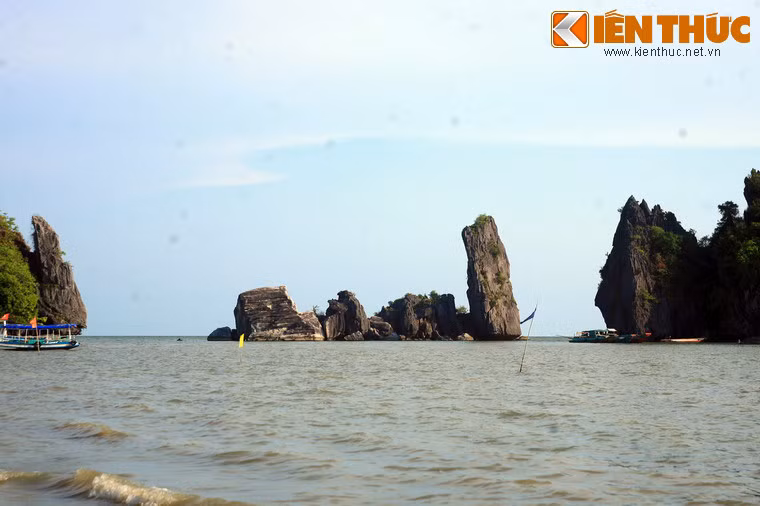 Có quá trình hình thành hàng triệu năm với hình thù kỳ ảo, núi Hòn Chông là địa điểm khám phá lý tưởng đối với những người yêu thích thiên nhiên.