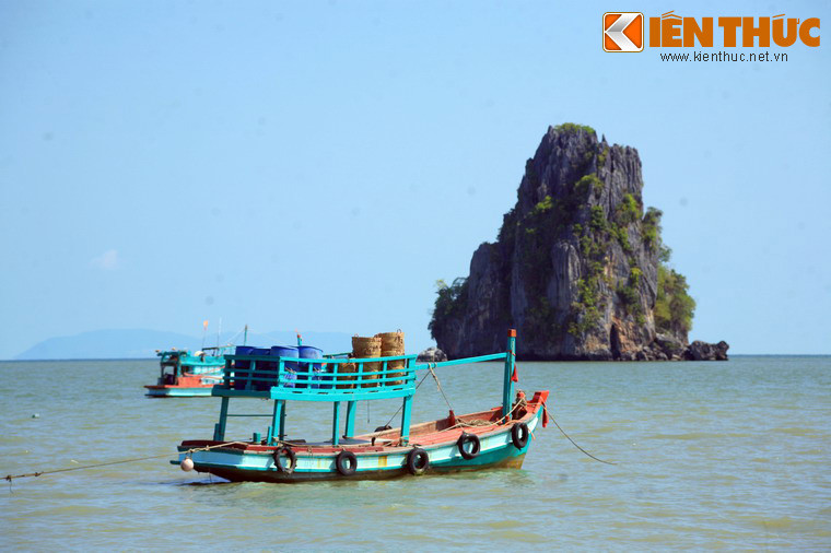 Nằm giữa bán đảo Kampot (Campuchia) bán đảo Cà Mau (Việt Nam), vịnh Hà Tiên là một vịnh biển nằm ở vị trí xa nhất về phía Nam của Việt Nam.