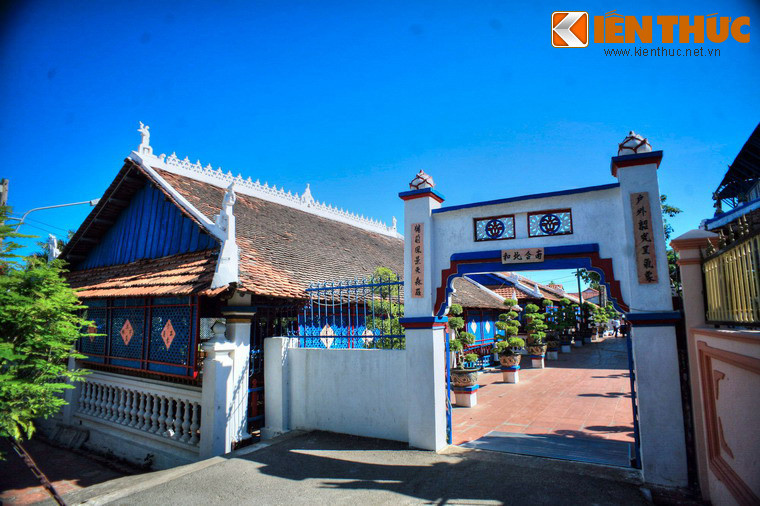 Nhìn chung, Nhà Lớn là một tập hợp quần thể kiến trúc khép kín và liên thông, được chia thành ba khu riêng biệt đó là: Khu nhà thờ, khu lăng mộ Ông Trần, và một khu gồm nhiều nhà với các chức năng khác nhau.